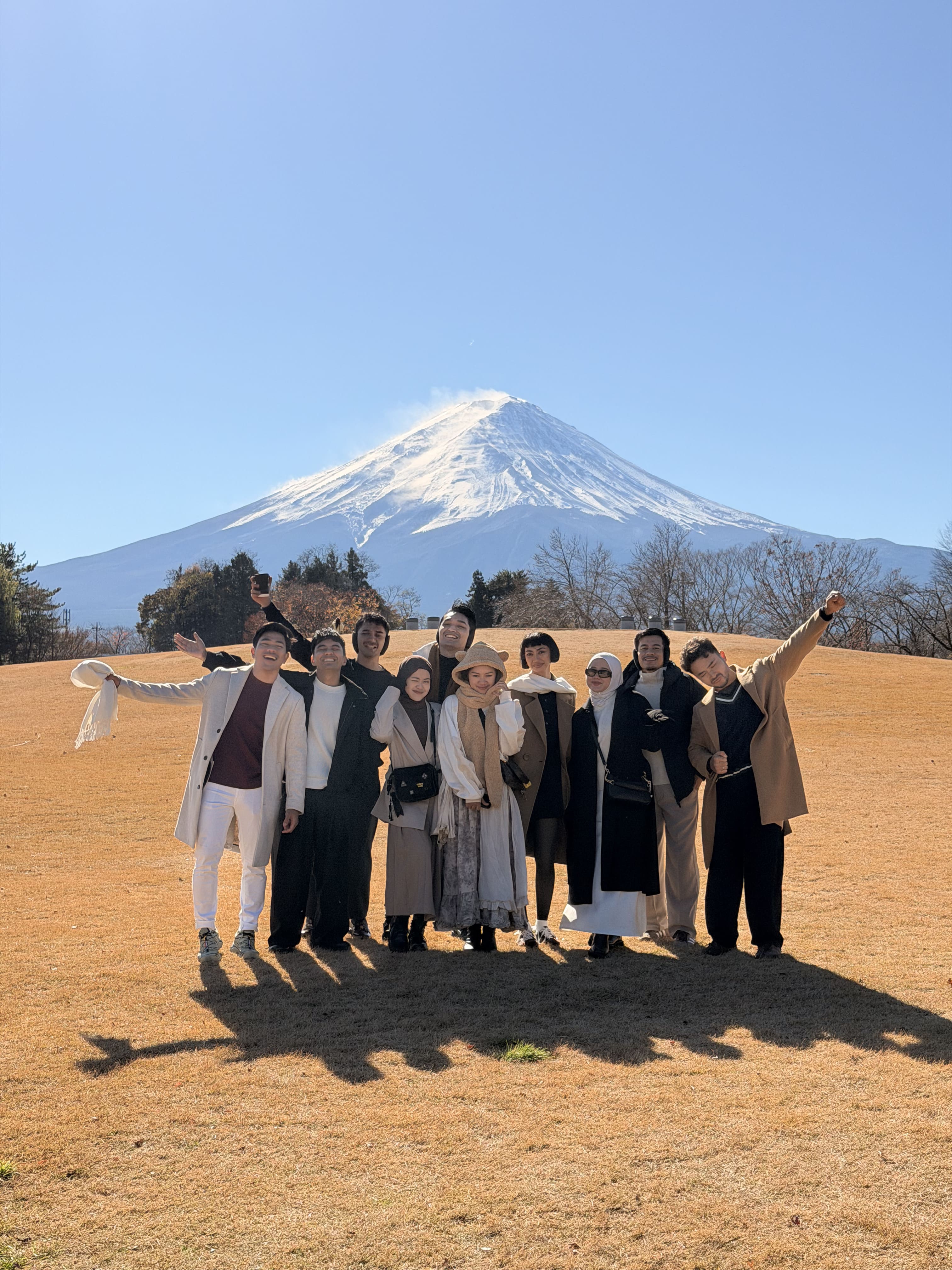 Matetala group in front of Mount Fuji